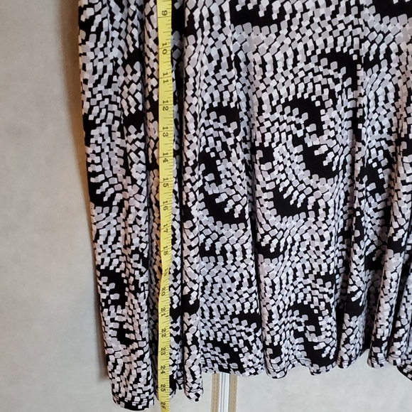 COPY - Flirty flowy skirt - Picture 2 of 6